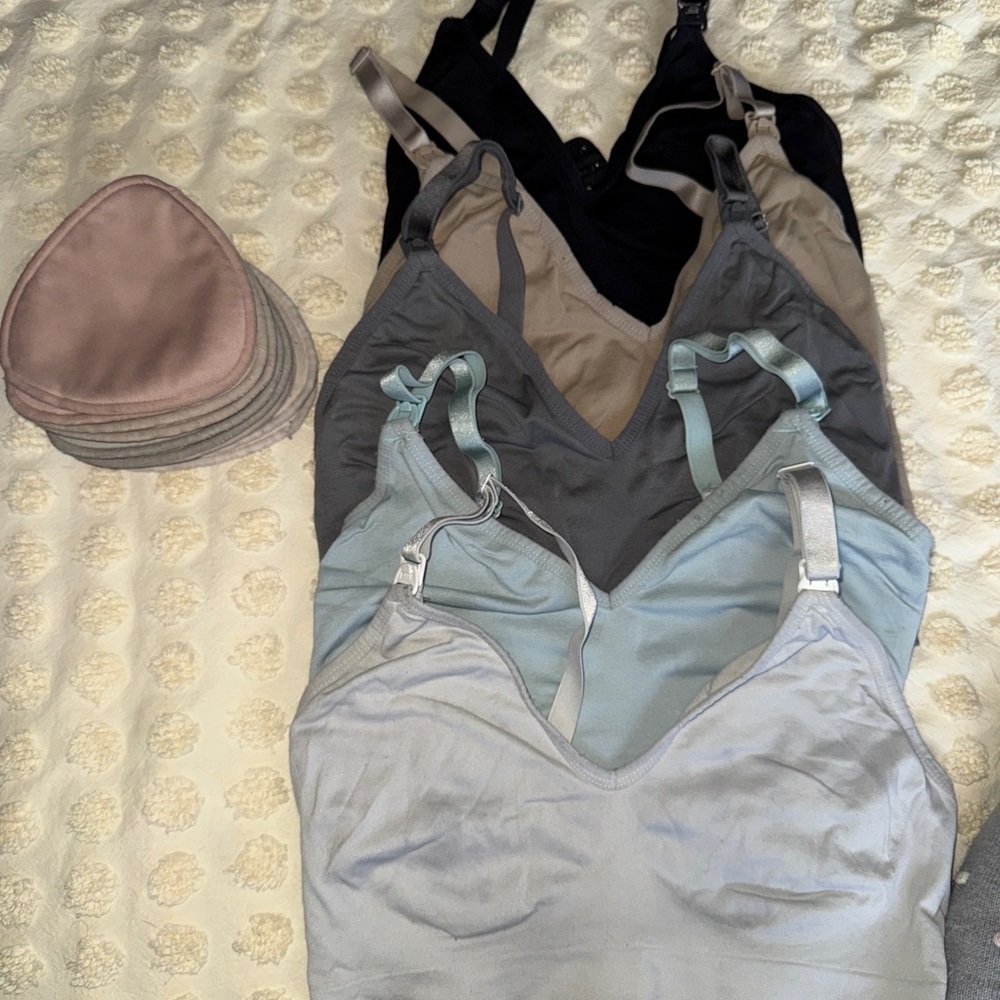 Nursing bras with washable nursing pads